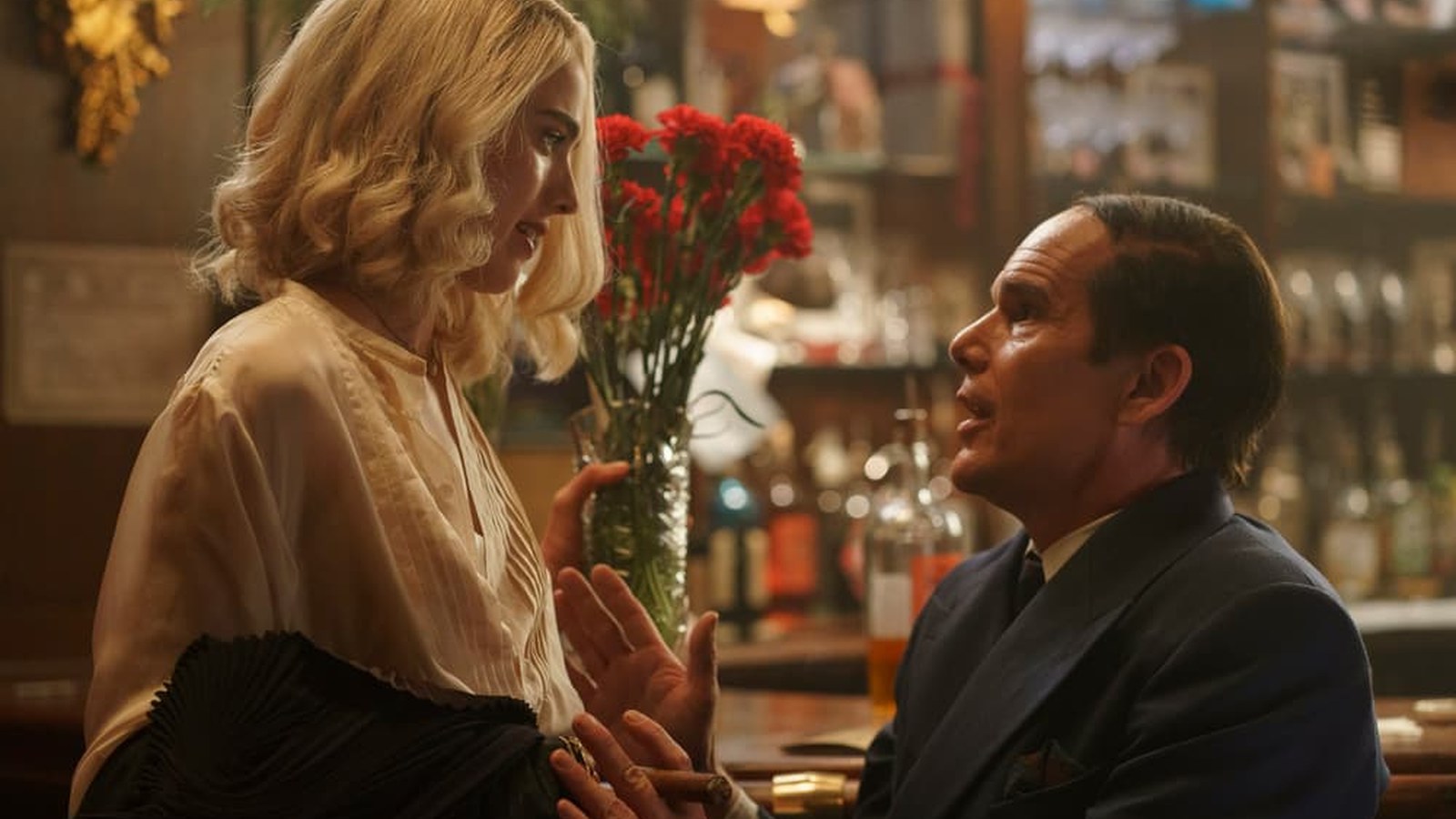 Ethan Hawke’s Transformative Performance in ‘Blue Moon’: A Night of Genius, Jealousy, and Broadway History