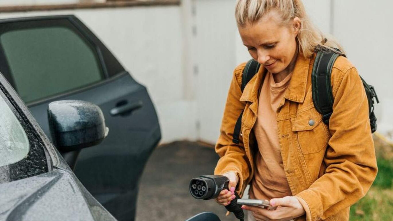 Մեծ Բրիտանիան պլանավորում է մղոնով հարկել էլեկտրական մեքենաները․ ի՞նչ է սպասվում վարորդներին 2028-ից