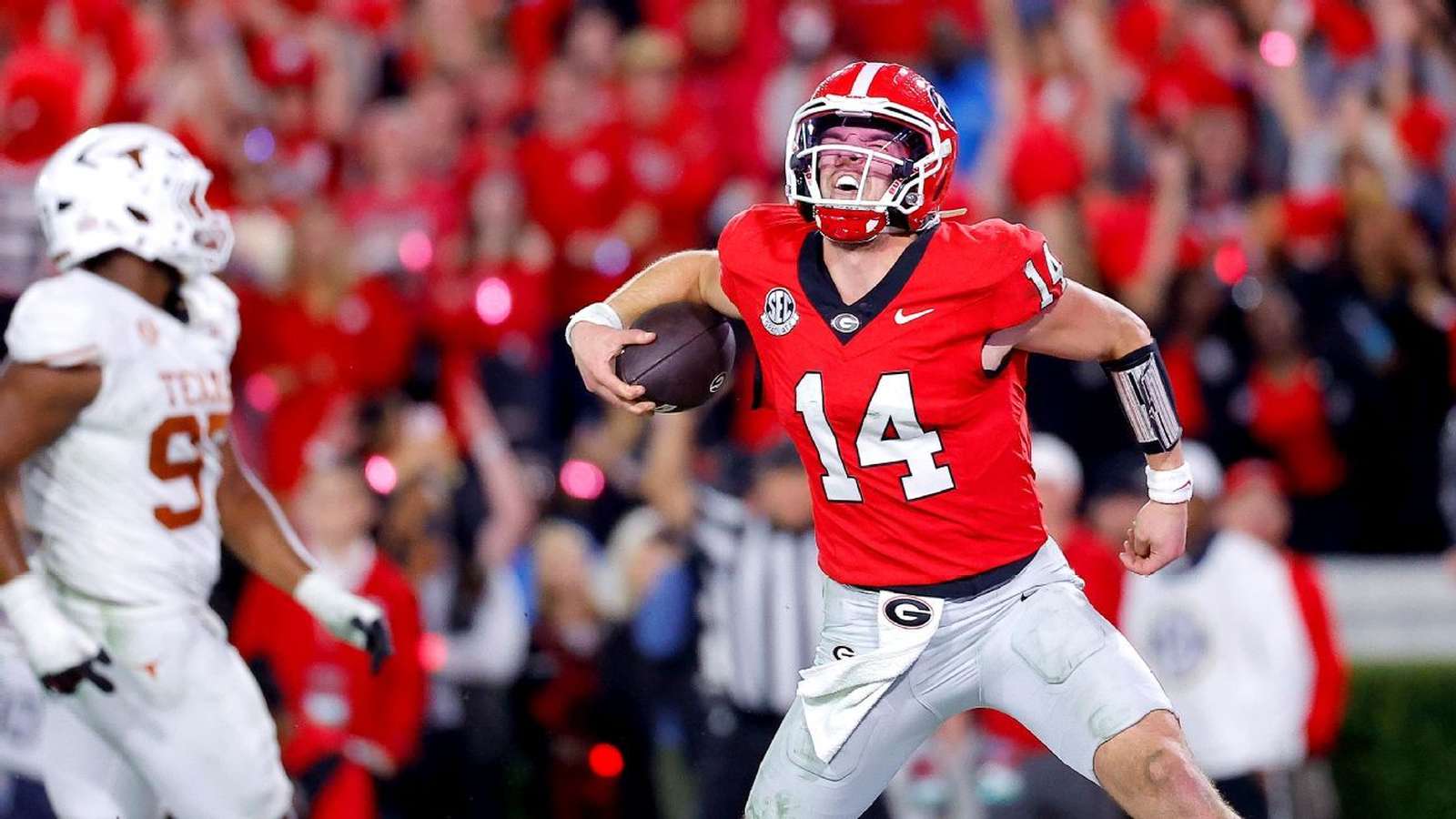 Georgia Dominates Texas with Bold Fourth-Quarter Moves in 35-10 Win: SEC Playoff Dreams Alive