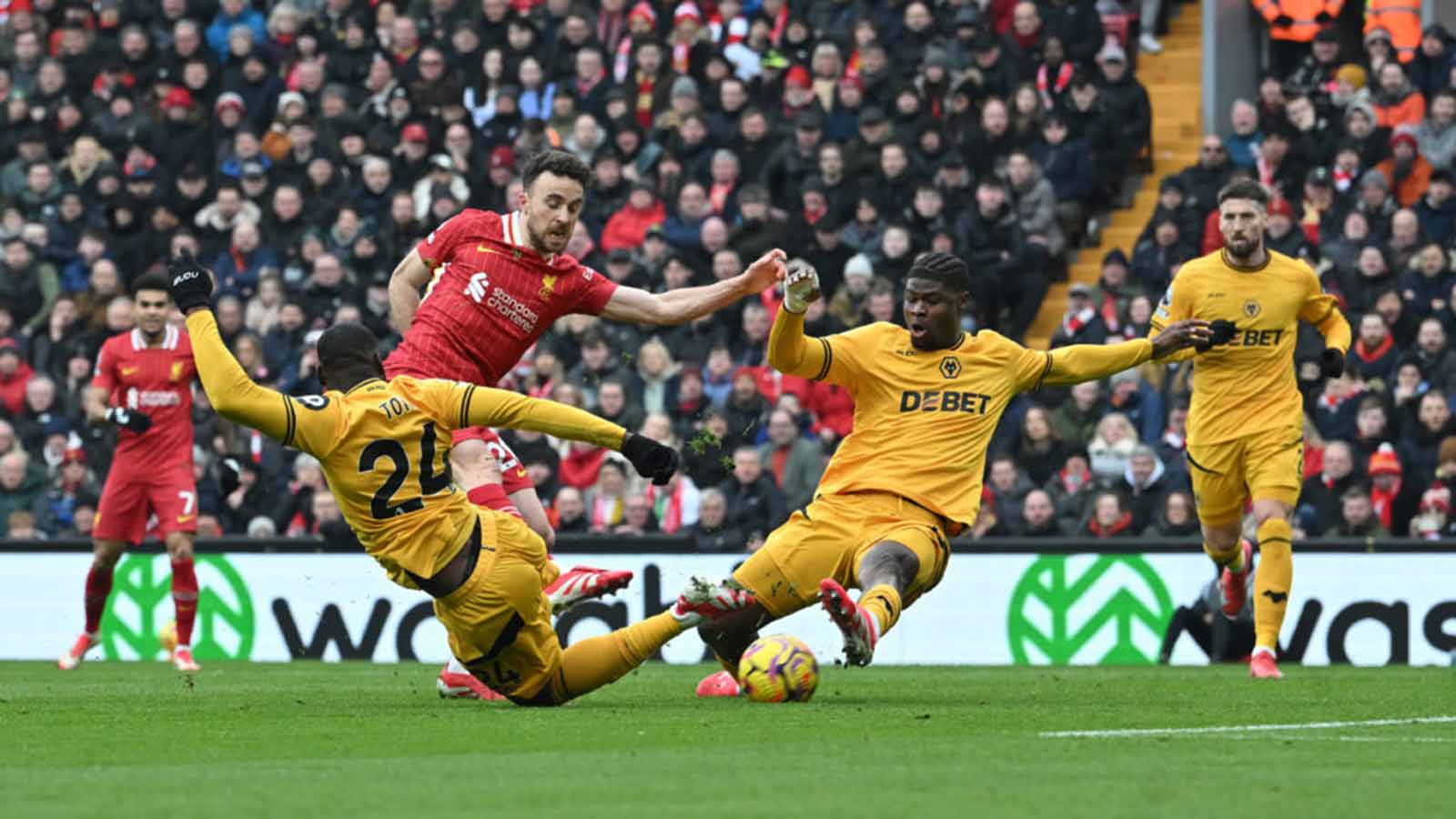Wolves’ Struggles Deepen: Liverpool Clash Looms Amid Historic Winless Run and January Transfer Uncertainty