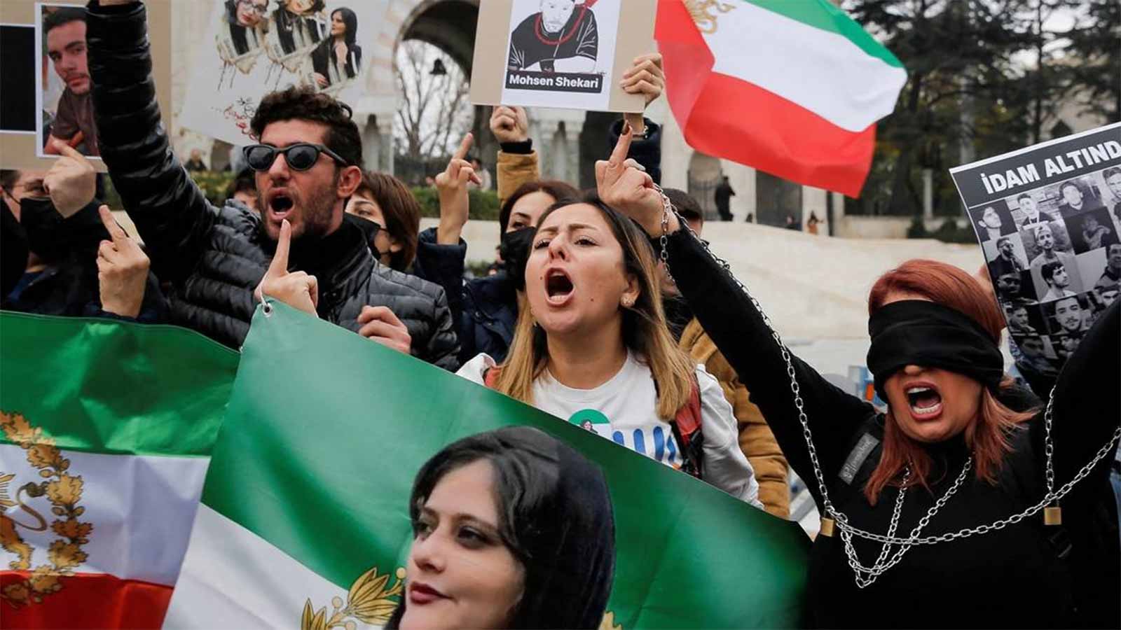 Prisoners in Conflict