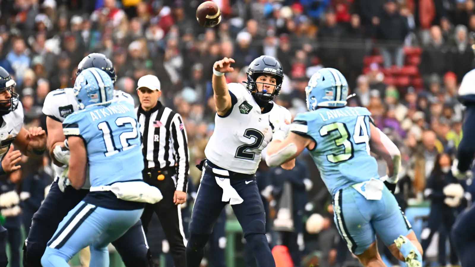 Յուքոնի ֆուտբոլը պայքարում է պատմական 10-րդ հաղթանակի համար Army-ի դեմ Ֆենուեյ Բոուլում