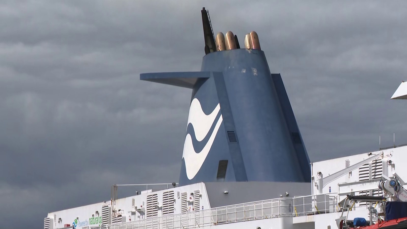 Ուժեղ քամիները ստիպեցին Բրիտանական Կոլումբիայի լաստանավերի զանգվածային չեղարկումներ Վանկուվեր կղզում