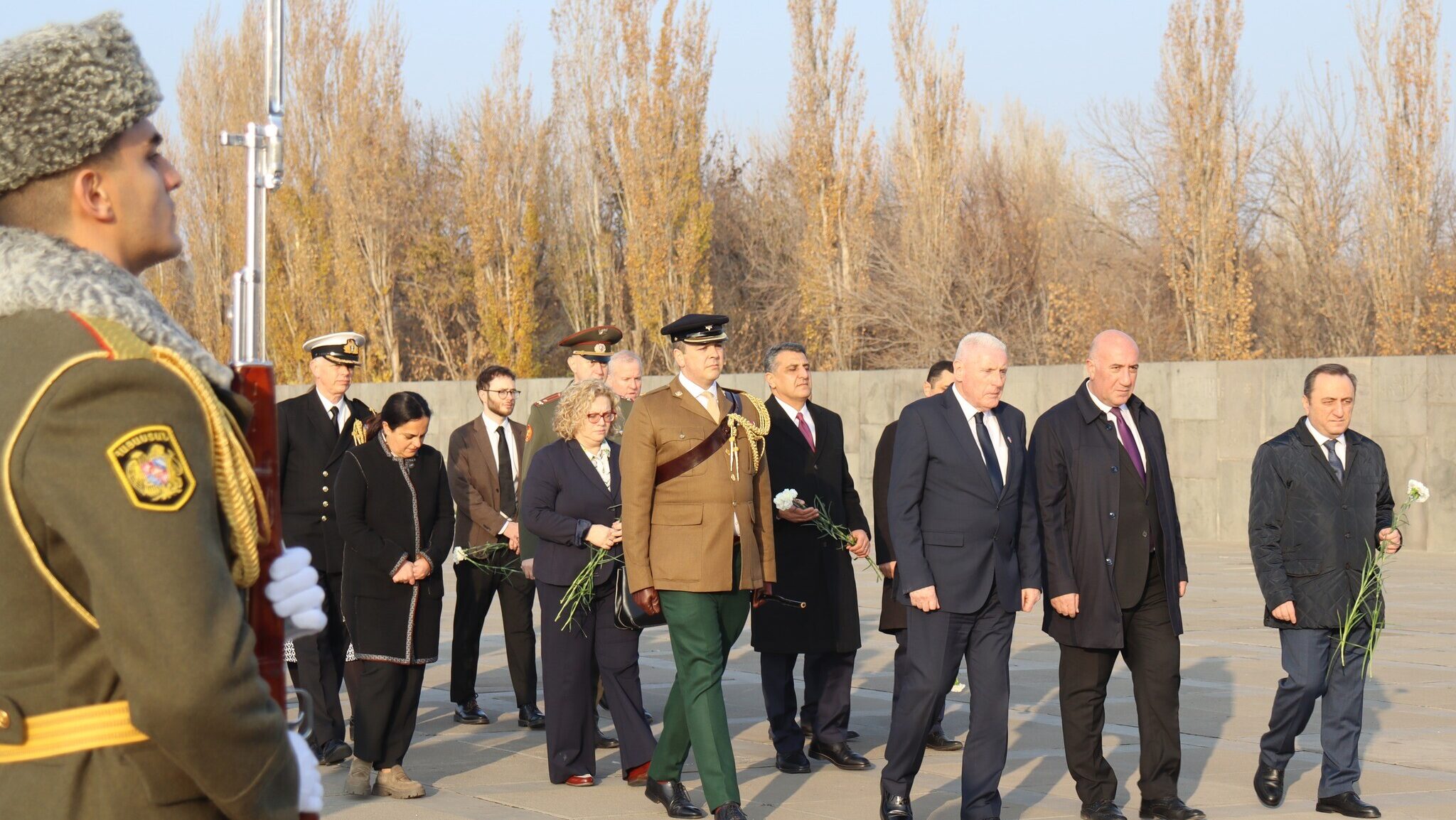 ՄԹ Պաշտպանության նախարարի այցը՝ Հայոց Ցեղասպանության հուշահամալիր