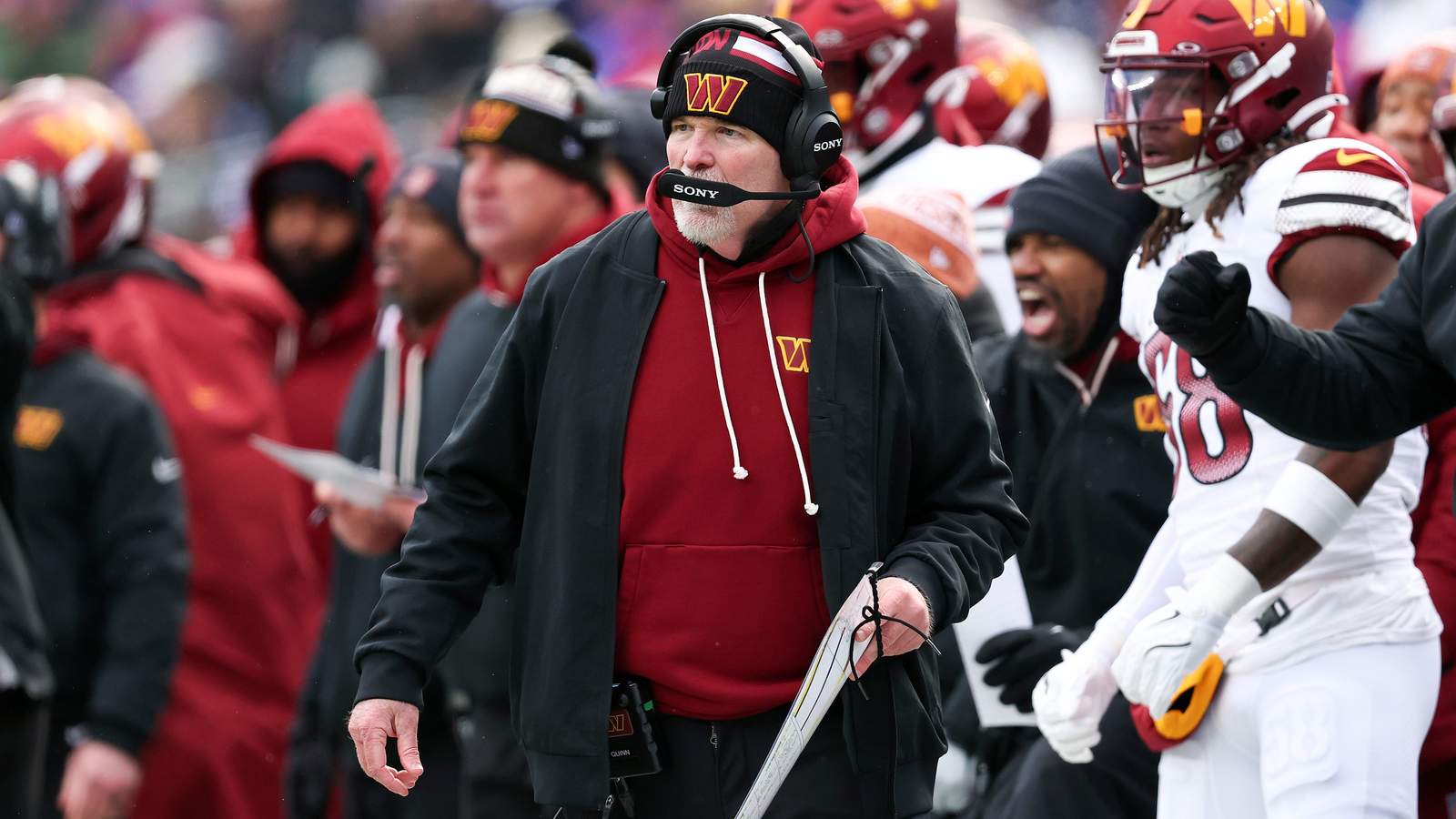 Dan Quinn coaching Commanders football