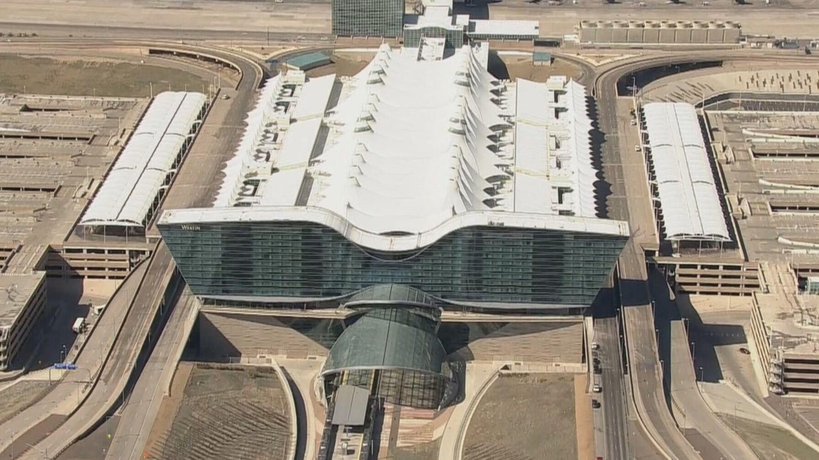 Denver Airport Flights Halted by FAA as Extreme Winds Disrupt Hundreds of Travelers