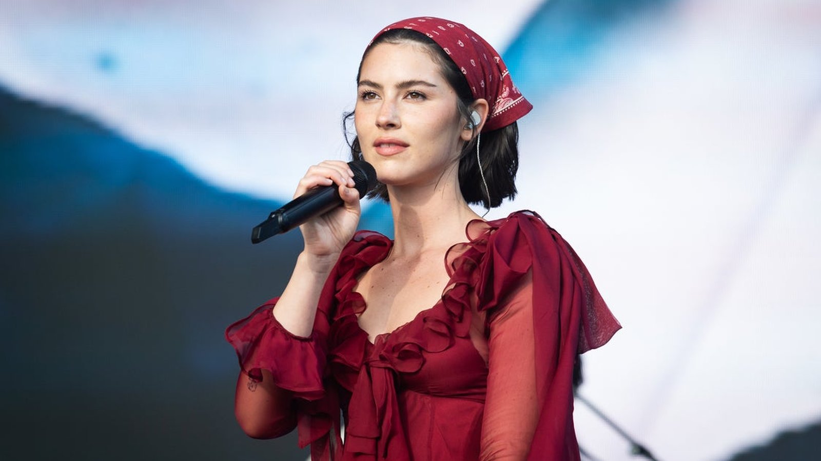 Gracie Abrams: Rising Pop Voice, Social Advocate, and Style Influencer in 2025