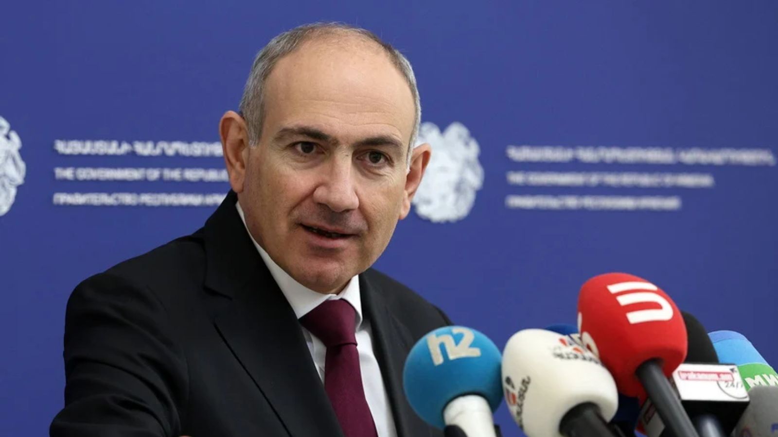 Pashinyan Urges Karabakh Armenians to Embrace Armenian Citizenship for Security