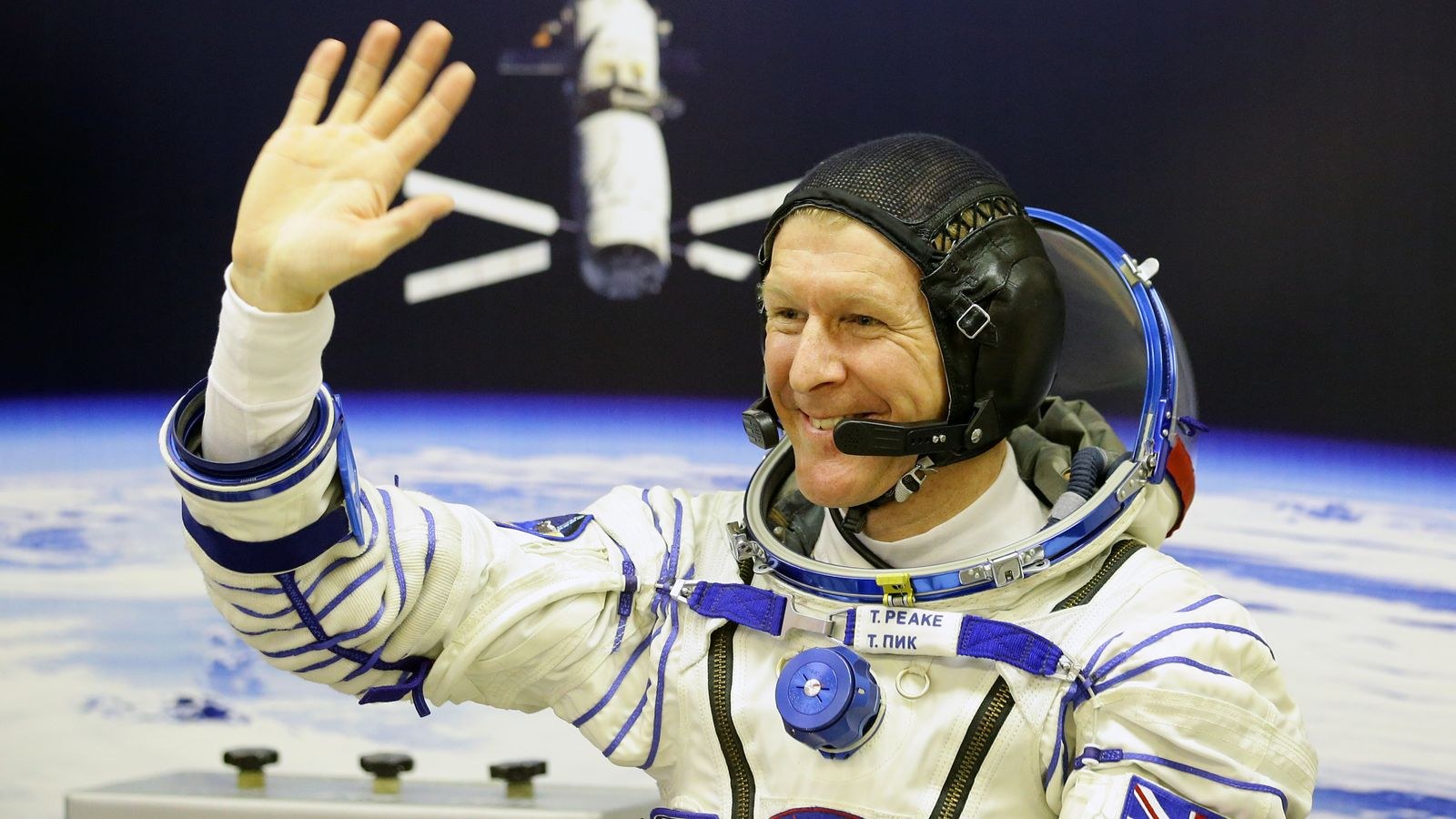 British astronaut Tim Peake advocates for US-China cooperation on lunar missions, warning against a
