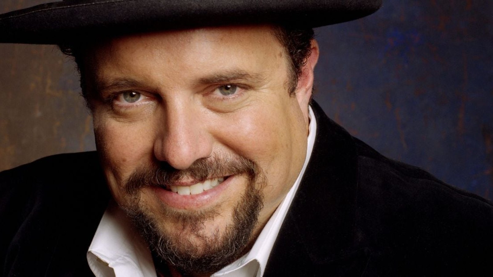 Raul Malo’s Battle Inspires: Country Music Community Unites for Mavericks’ Frontman Amid Stage 4 Cancer