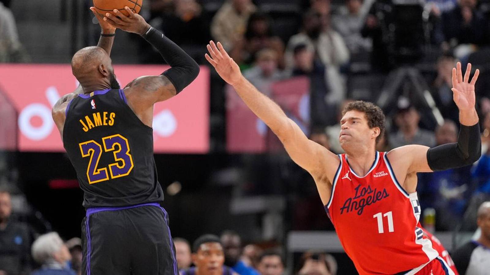 Brook Lopez defends LeBron James