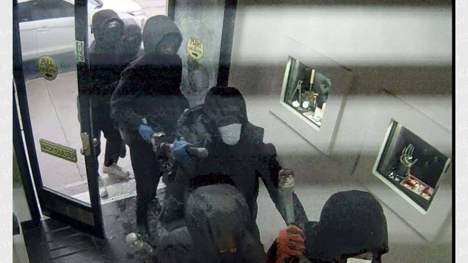 Քարնիի կառավարությունը՝ հանցագործությունների դեմ պայքարի և տնտեսական քաղաքականության խաչմերուկում