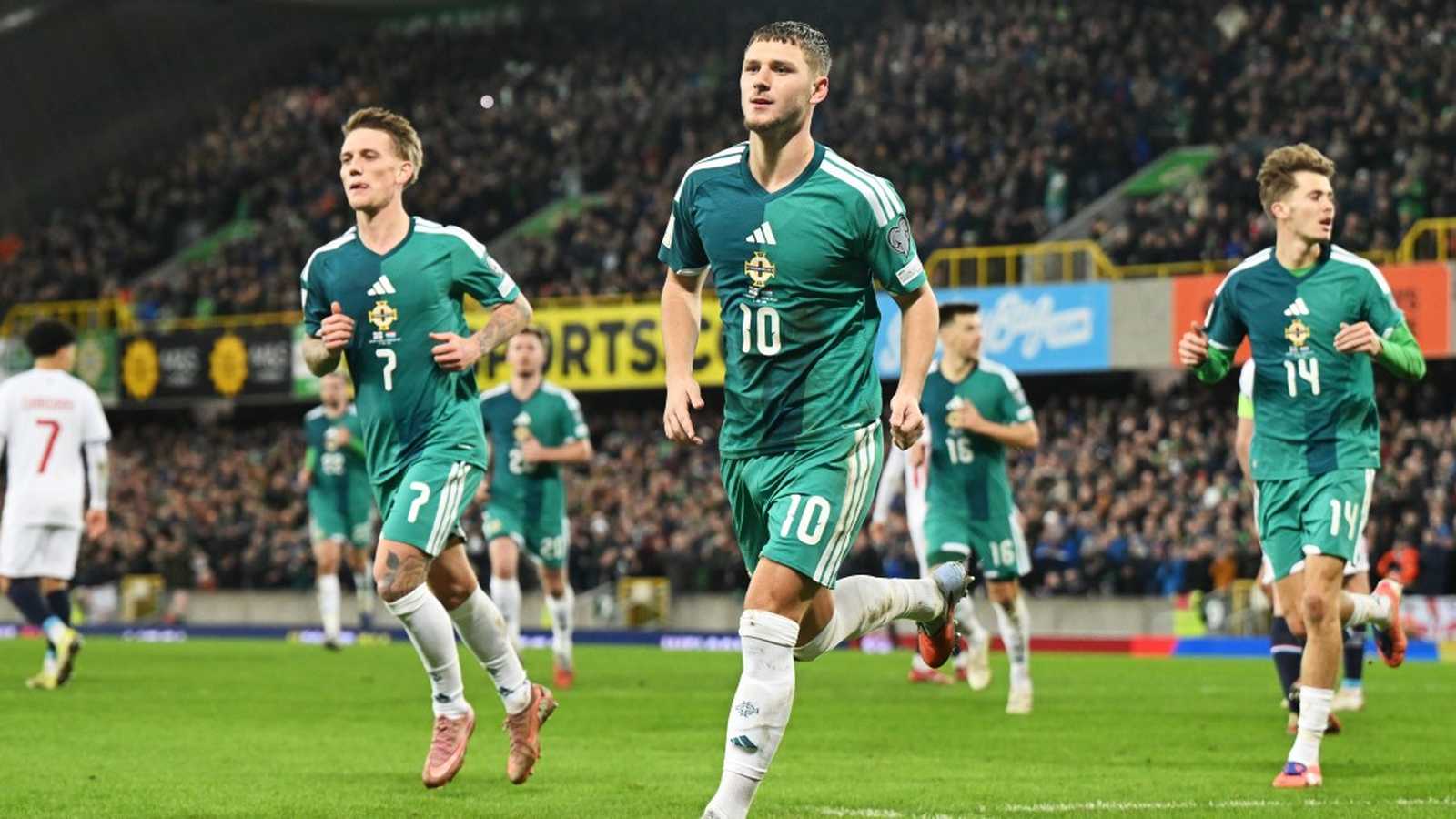 Jamie Donley signing Oxford United shirt