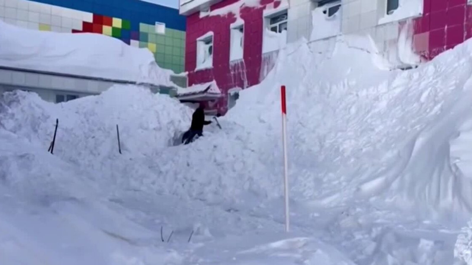 Extreme snow accumulation urban area