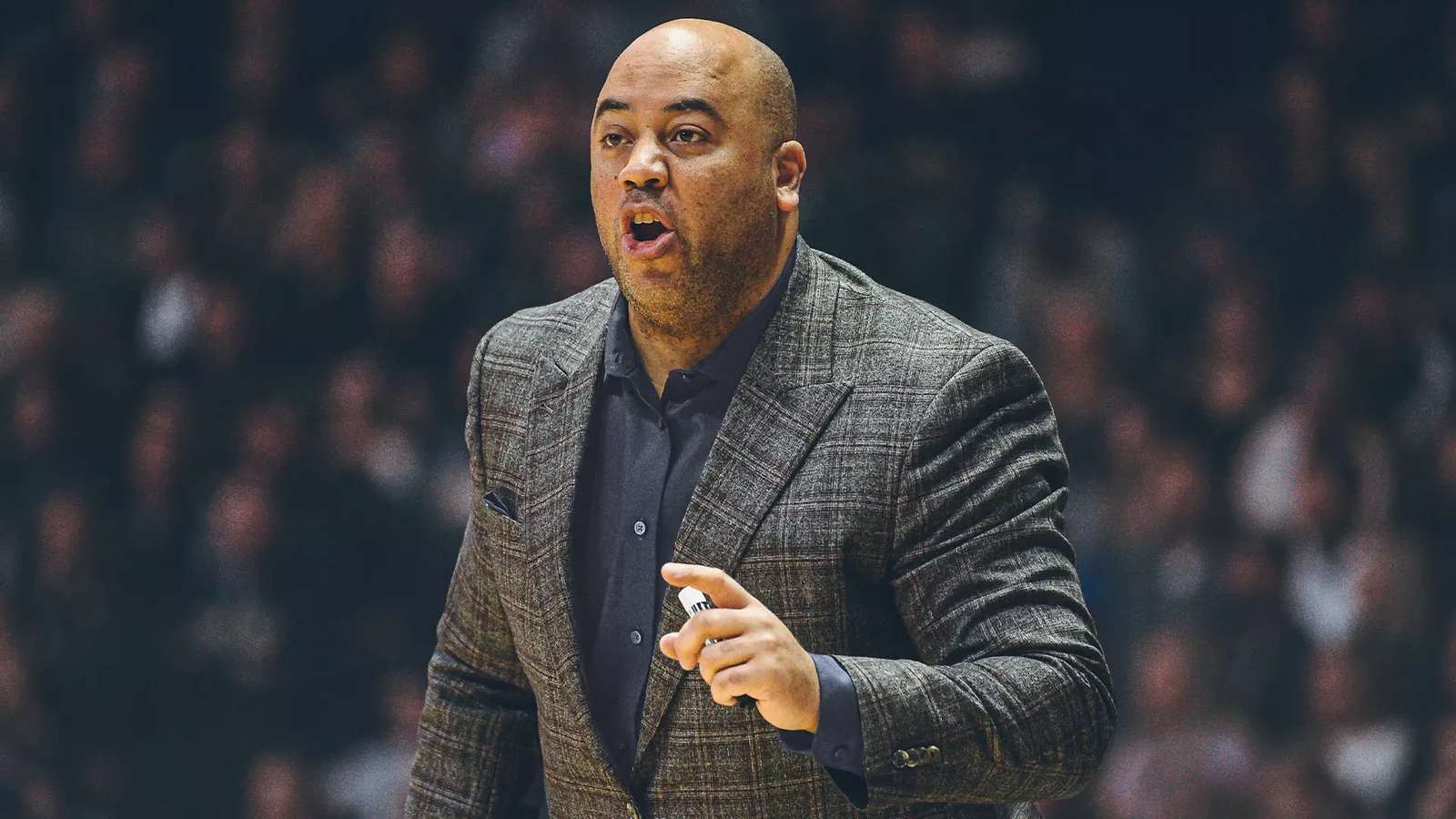 Notre Dame coach confronts referee