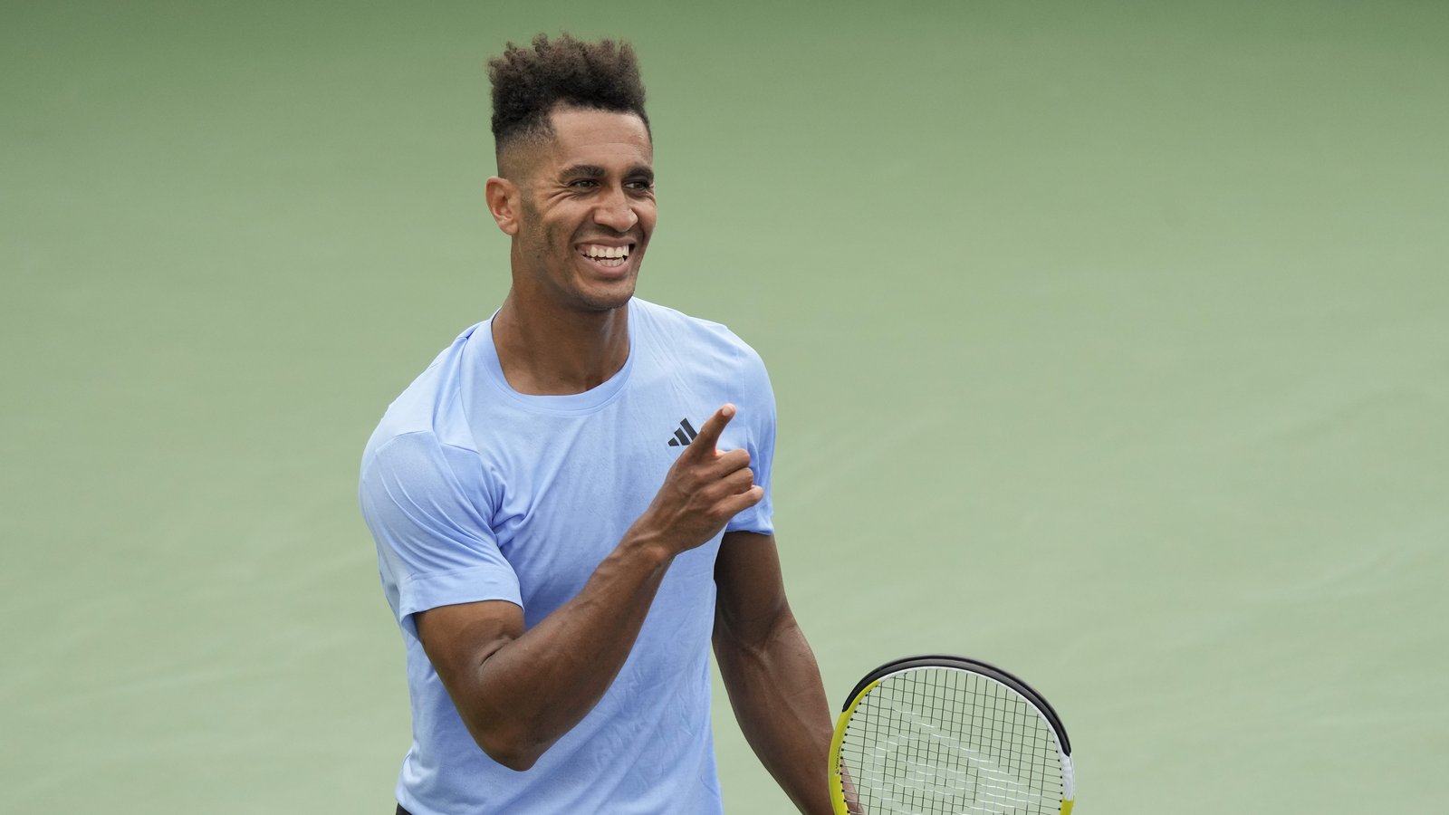 Մայքլ Մոհը հաղթում է Կարեն Խաչանովին Հոնկոնգում