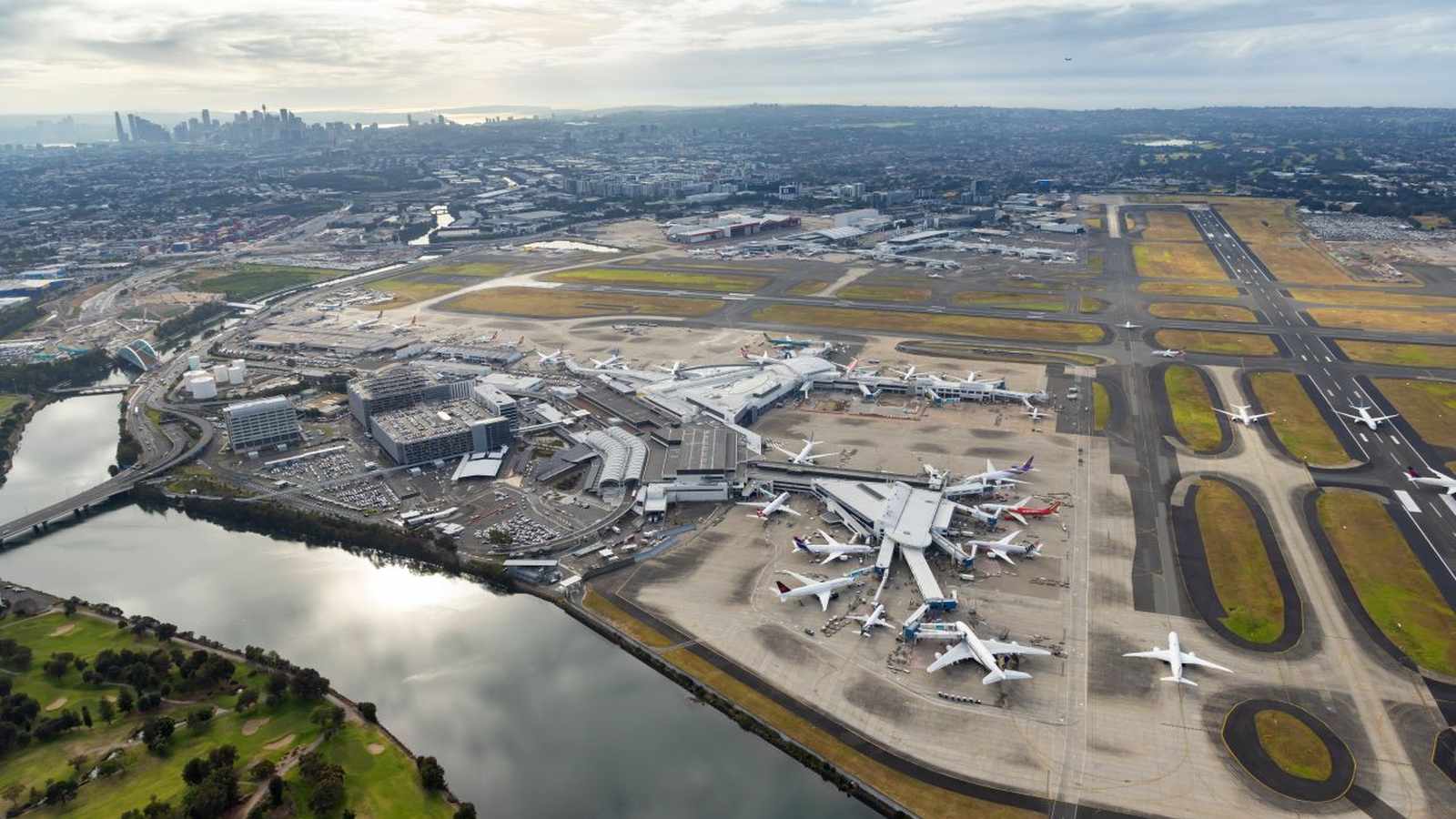 Sydney Airport terminal, aircraft on tarmac