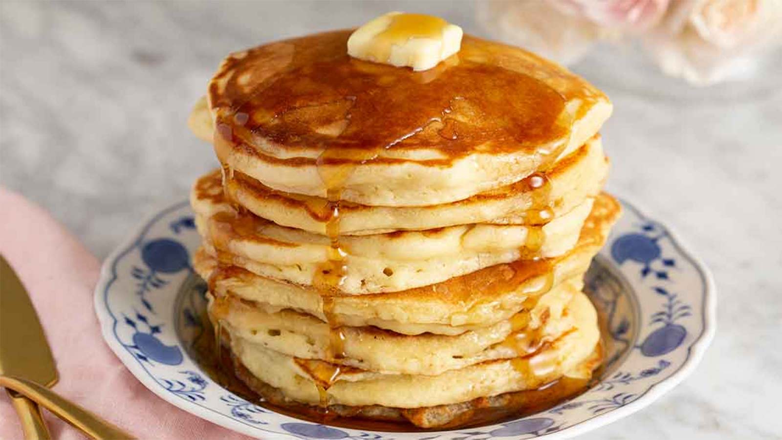 Homemade Fluffy Pancakes: Easy Recipe with Pantry Basics