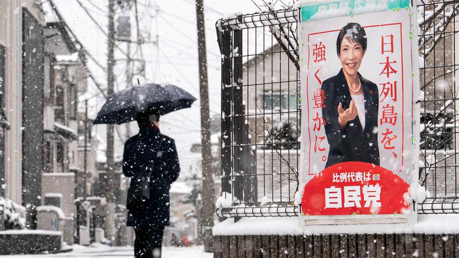 Japan’s Takaichi Poised for Election Win Amid Heavy Snowfall