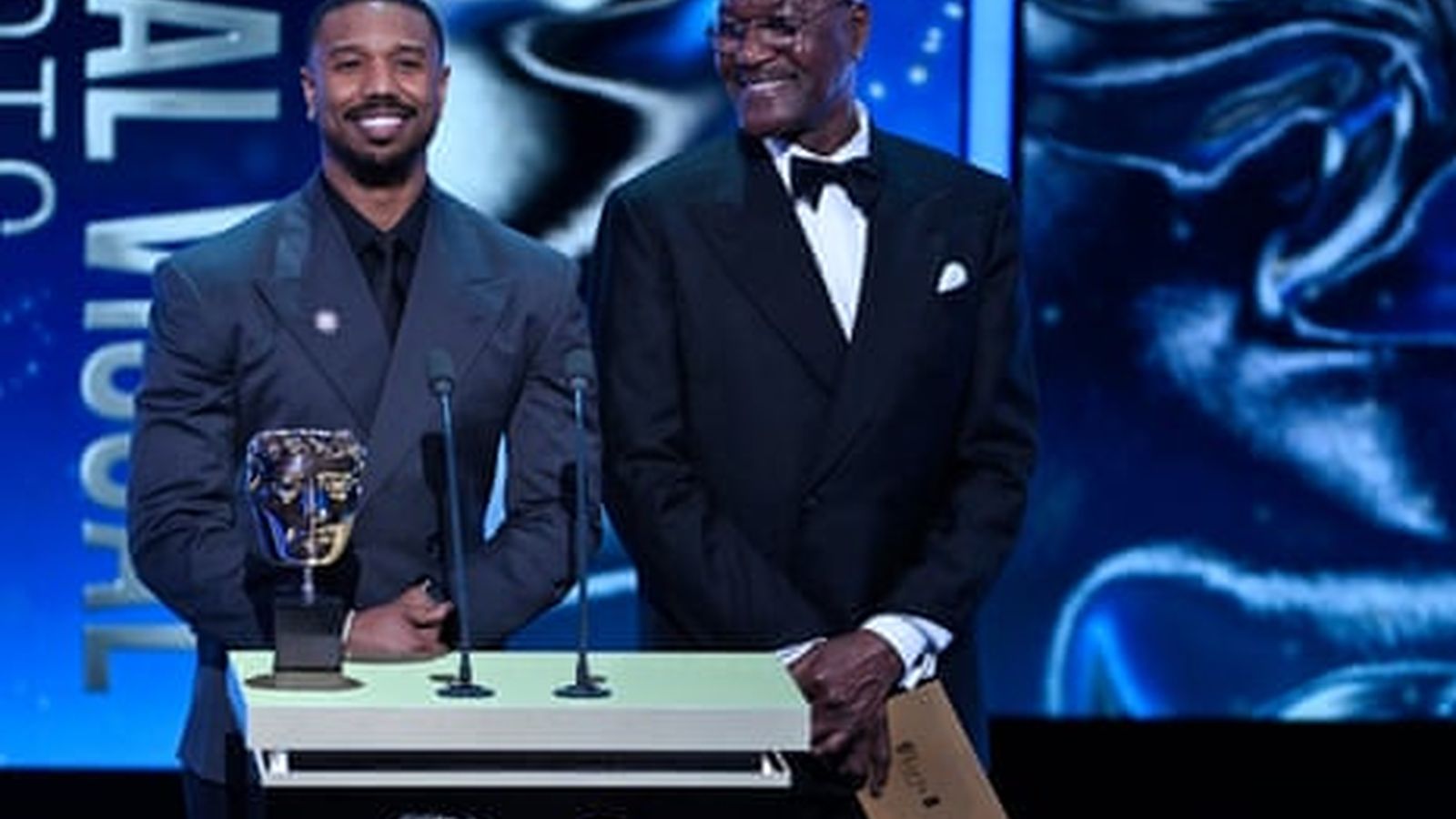 Jamie Foxx posing at a red carpet event