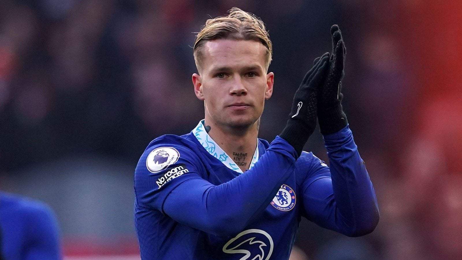 Mykhailo Mudryk in Chelsea kit