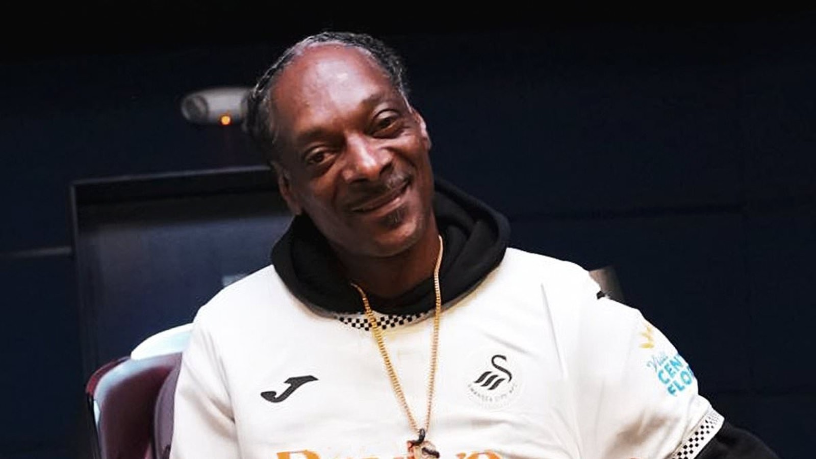 Snoop Dogg with Swansea City logo