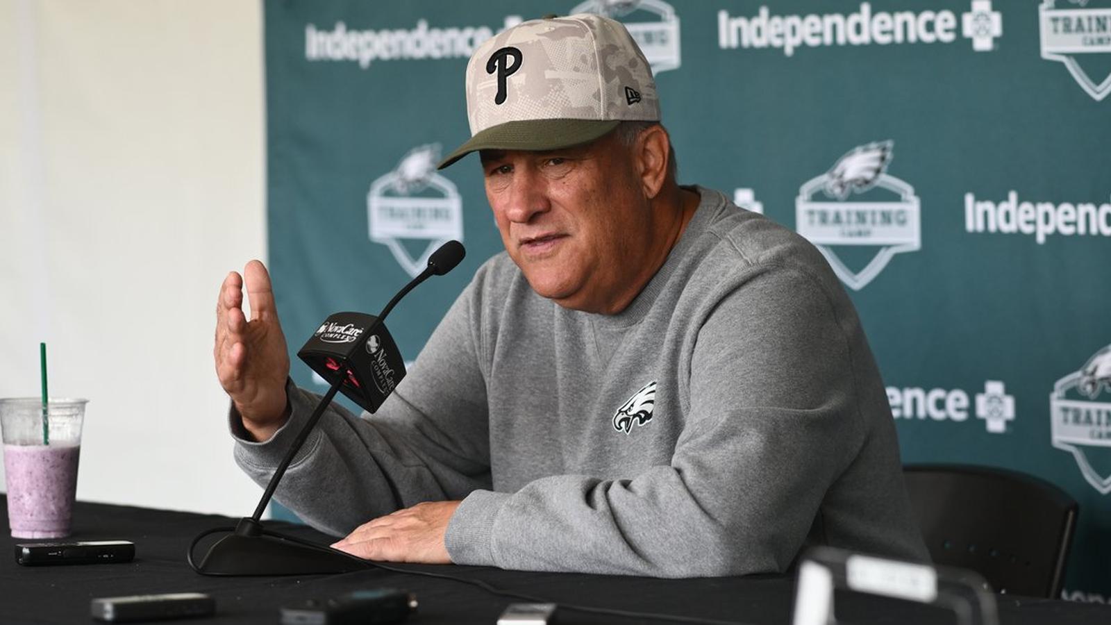 Vic Fangio on Philadelphia Eagles sideline