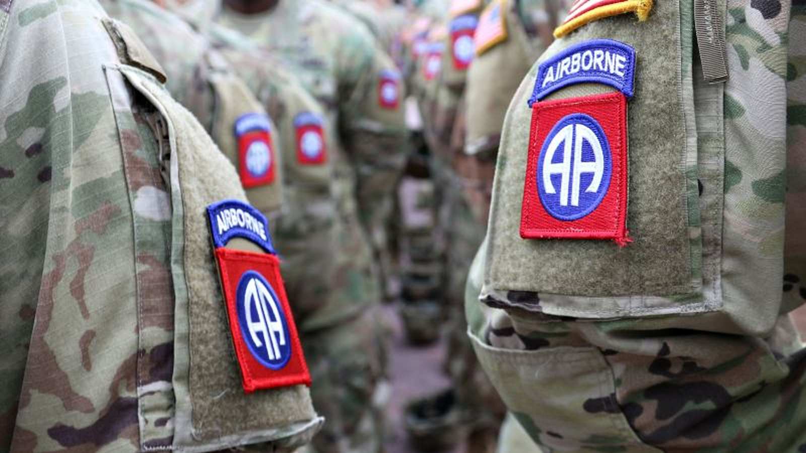 US paratroopers in training