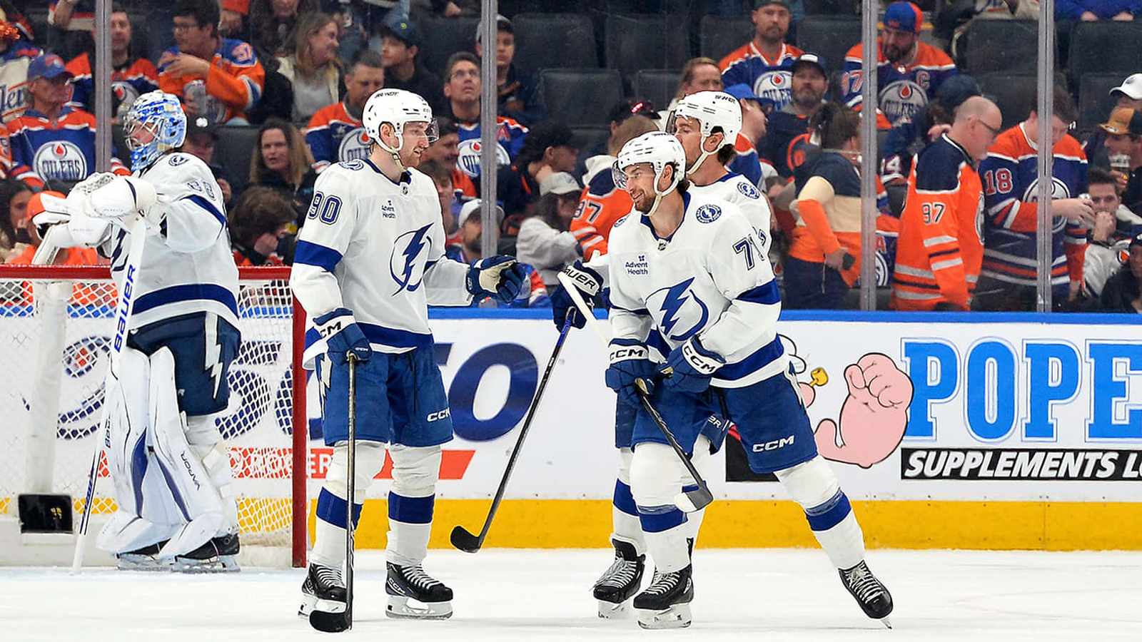 Anthony Cirelli in Lightning jersey