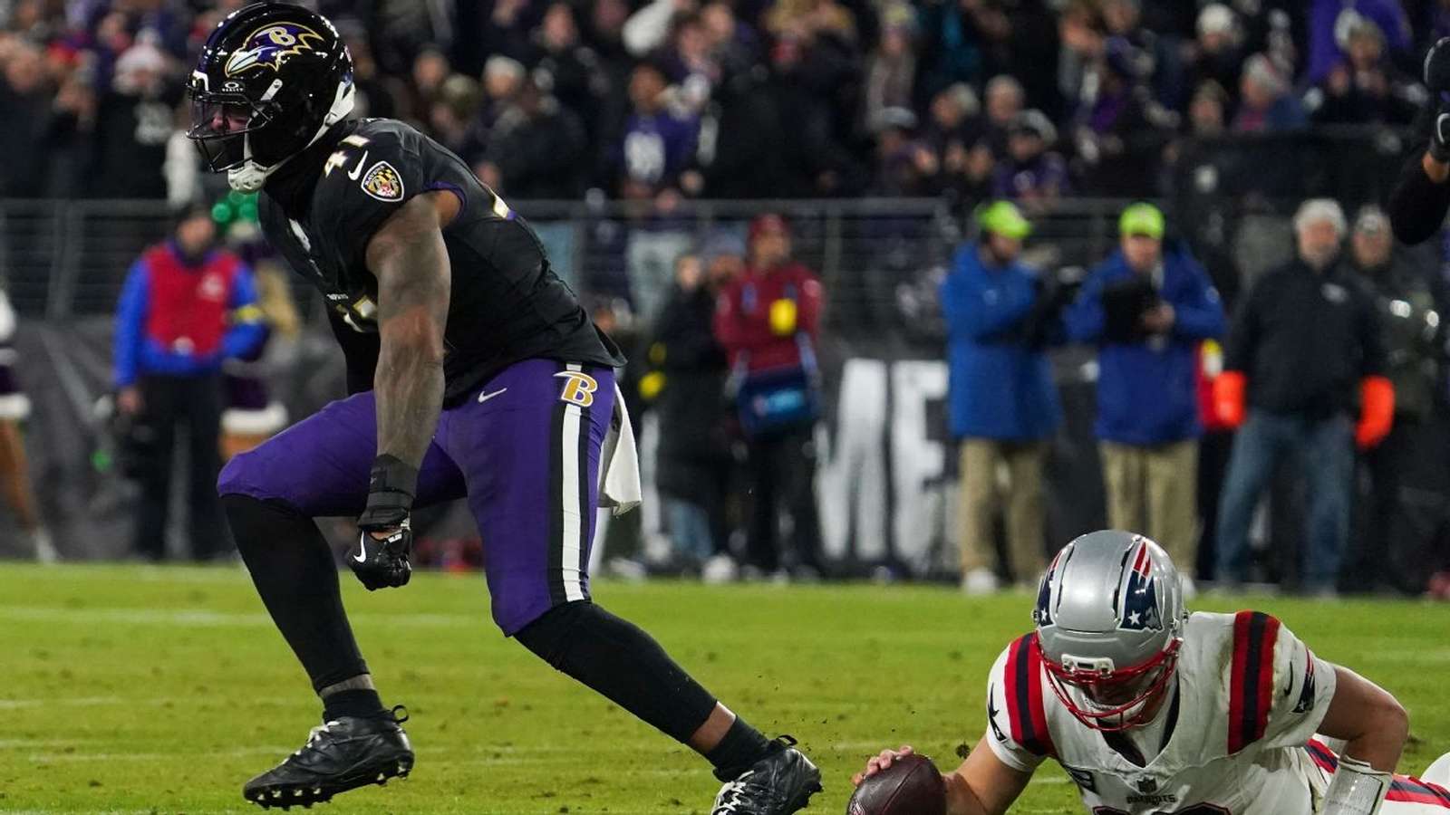 Patriots Sign Former Ravens Edge Rusher Dre’Mont Jones