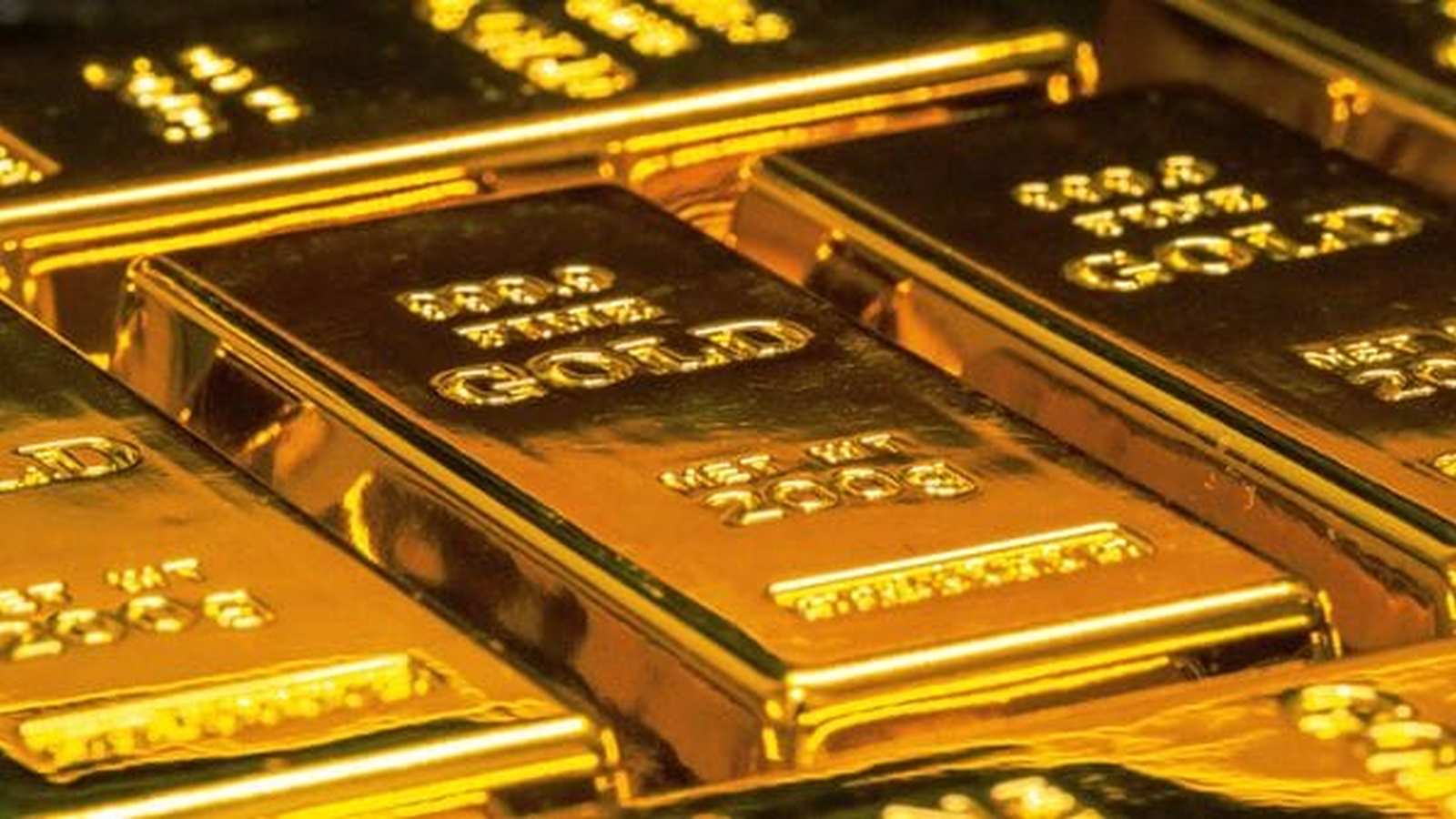 Gold Price Plummets, Notching Worst Weekly Drop in 40 Years
