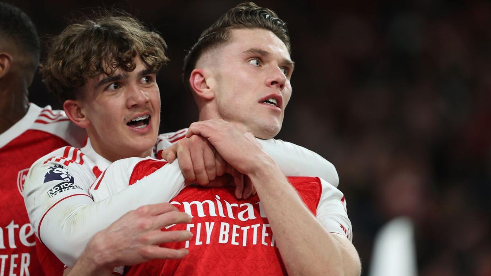 Viktor Gyökeres and Max Dowman celebrating