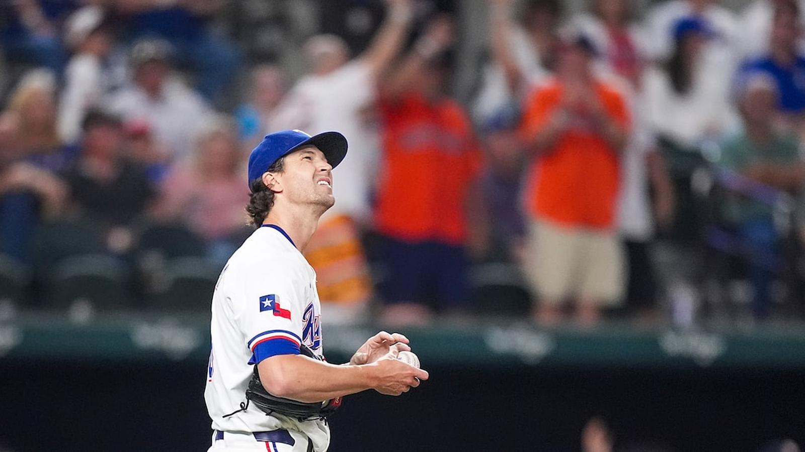 Jacob deGrom pitching for Texas