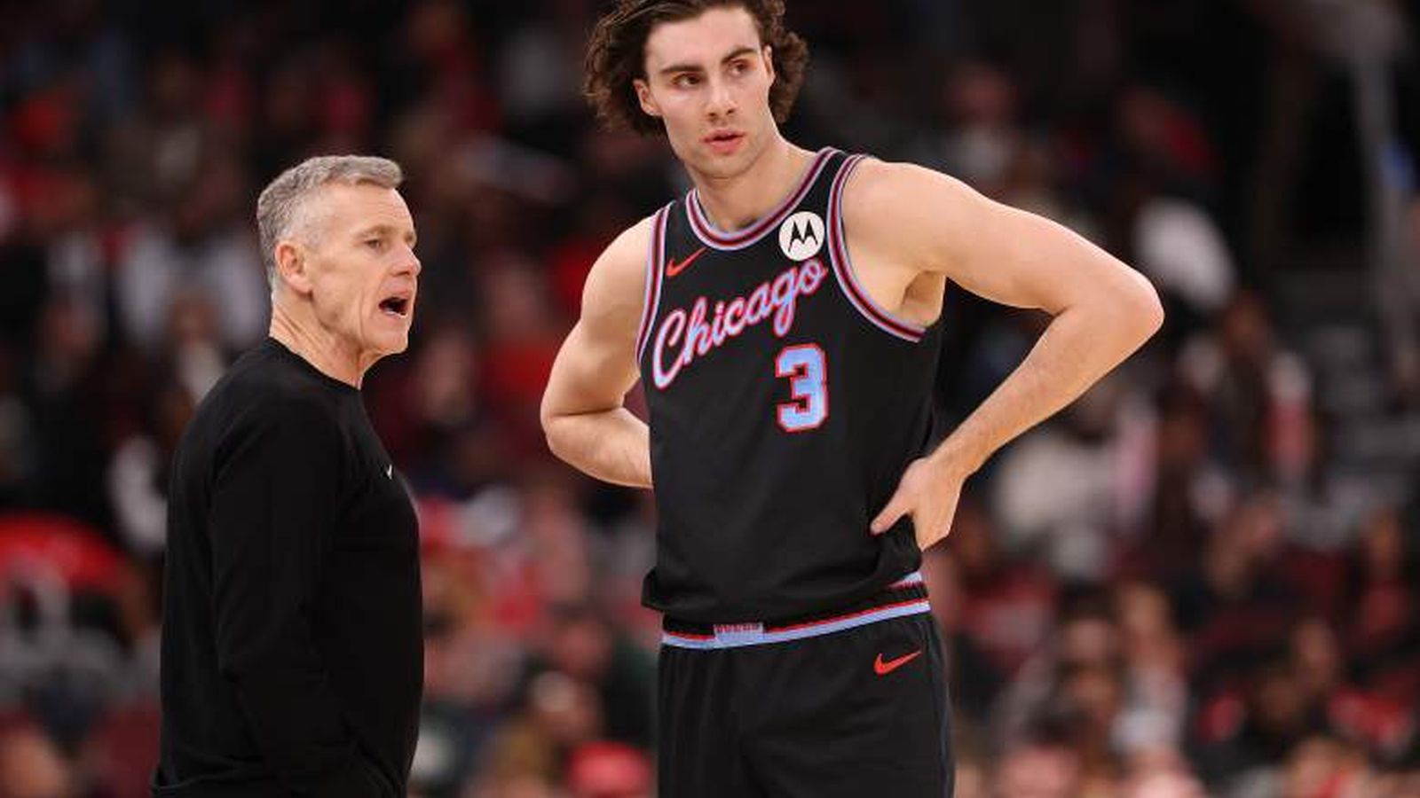 Josh Giddey defending against Lakers