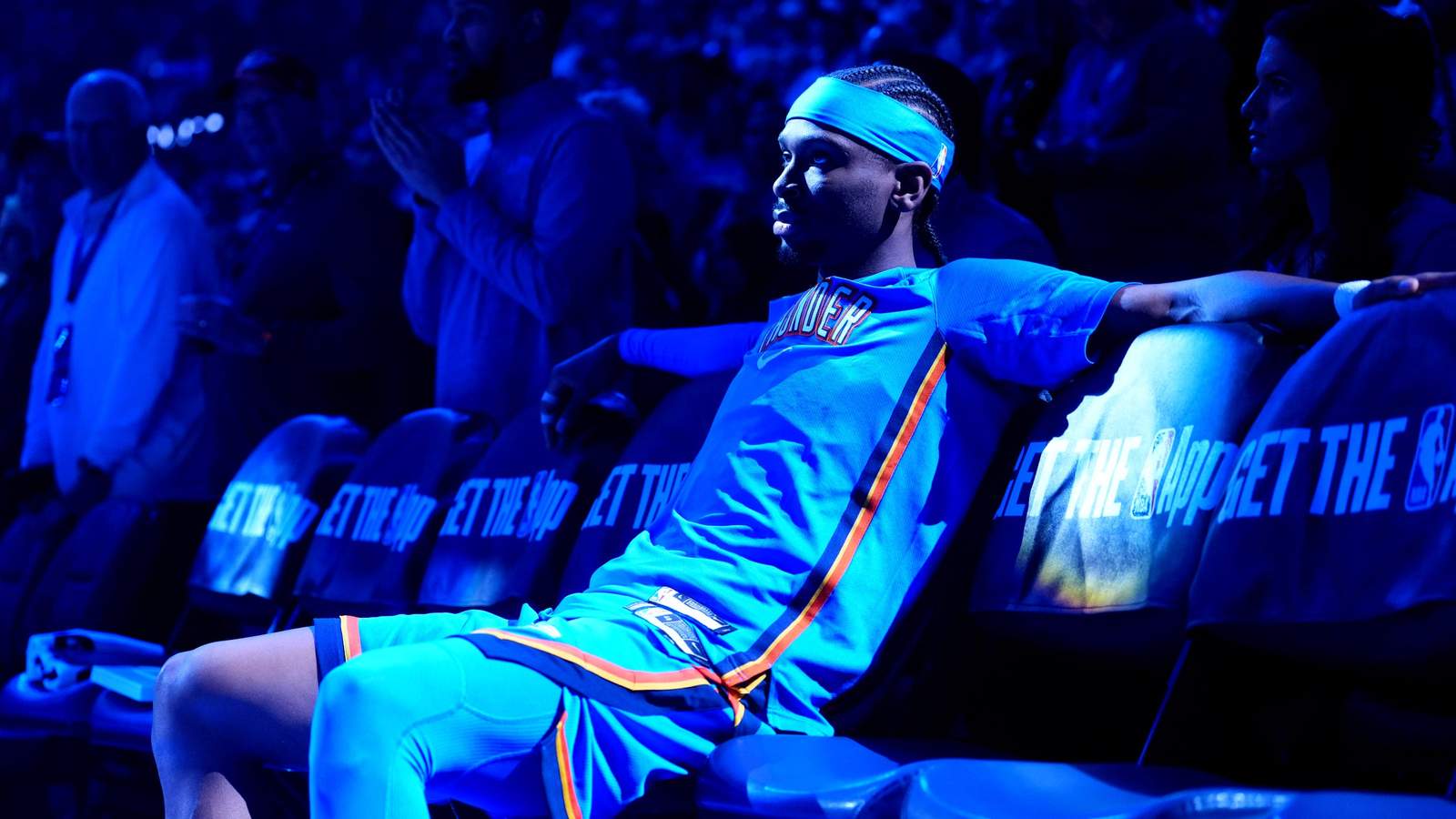 Shai Gilgeous-Alexander playing basketball