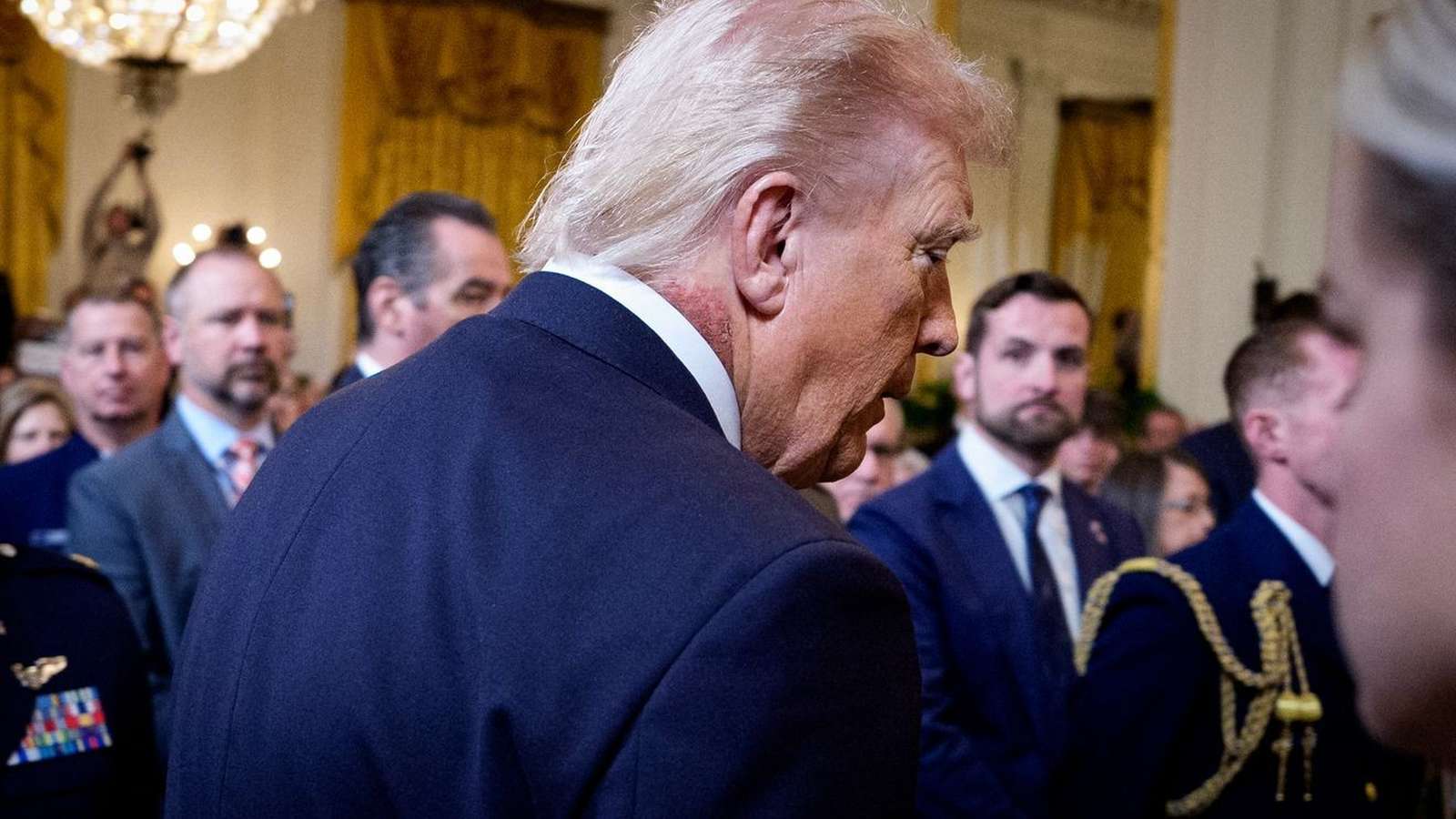 Թրամփի պարանոցի ցանը բժիշկը բացատրել է որպես «կանխարգելիչ մաշկային բուժում»