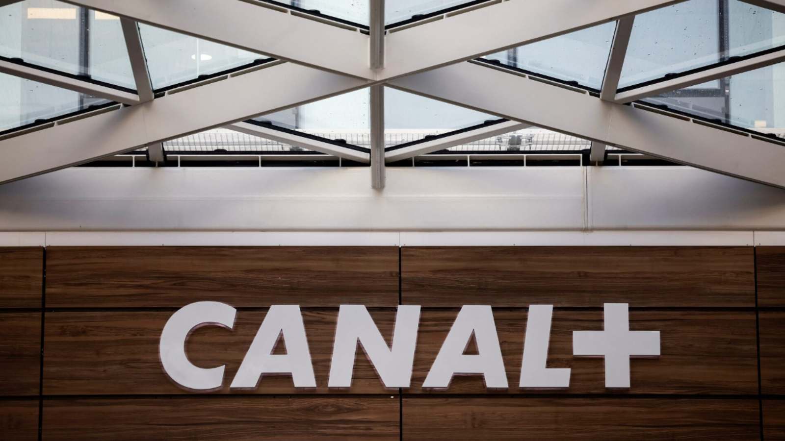 Canal+-ը կրճատում է ծախսերը MultiChoice-ում, մինչդեռ համայնքային հեռուստատեսության հեռանկարները մշուշոտ են