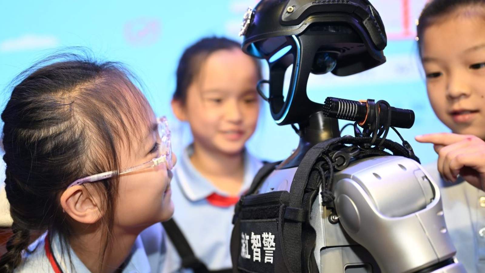 Պեկինի երկակի ռազմավարությունը. ազդեցություն և արհեստական ​​ինտելեկտի գերակայություն