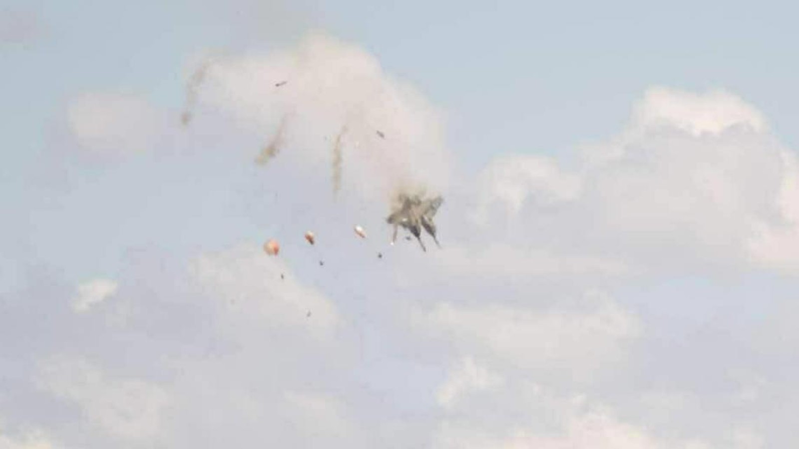 Mid-Air Collision Disrupts Gunfighter Skies 2026: Two EA-18G Growlers Crash in Idaho