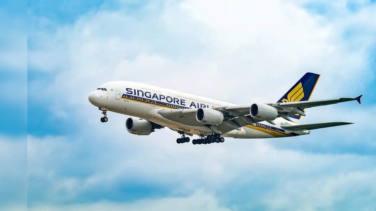 Singapore Airlines Bets on Capacity Growth Despite Fuel Volatility and Air India Drag