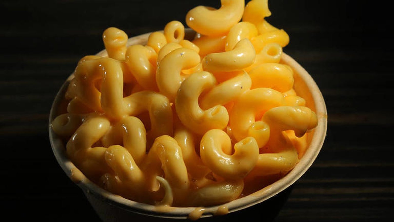 A close up view of a bowl filled with creamy macaroni and cheese