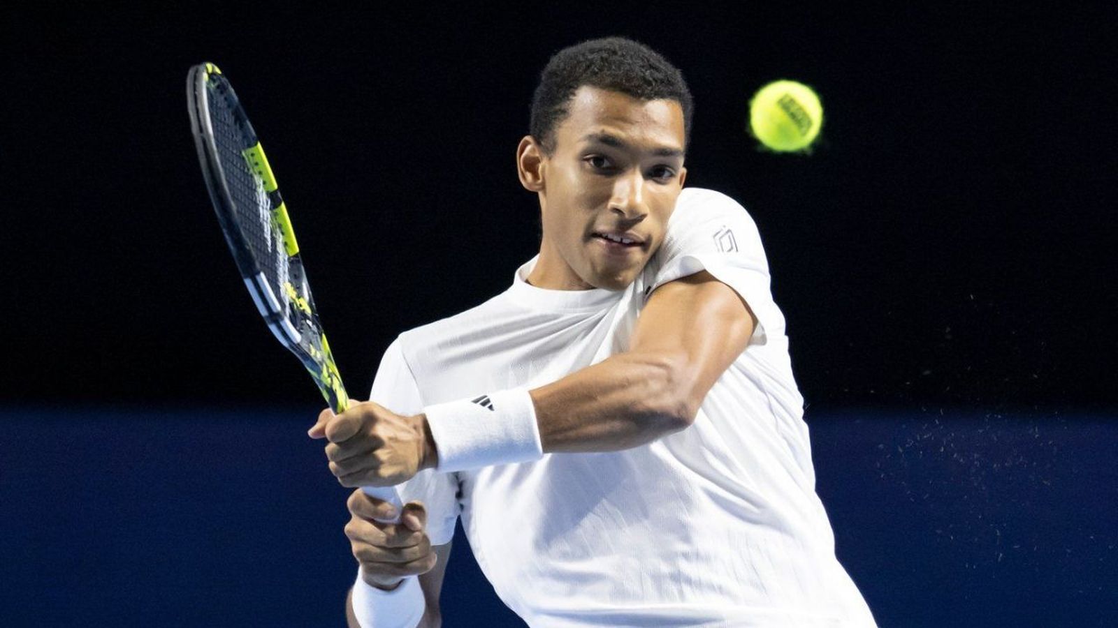 Canadian tennis player Félix Auger-Aliassime hitting a backhand shot during a match