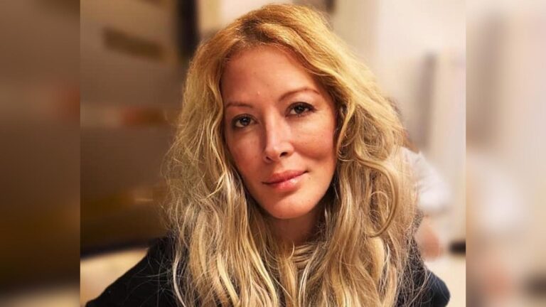 Close-up portrait of reality TV star Loana Petrucciani with long blonde hair looking at the camera