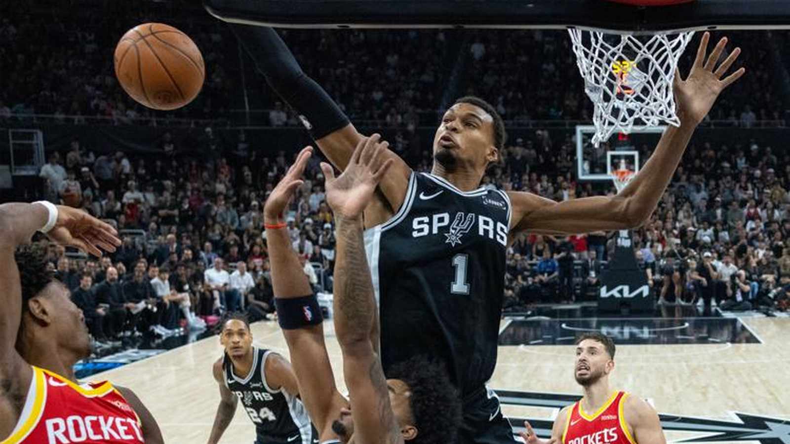 Amen Thompson contesting Victor Wembanyama during a Houston Rockets and San Antonio Spurs game
