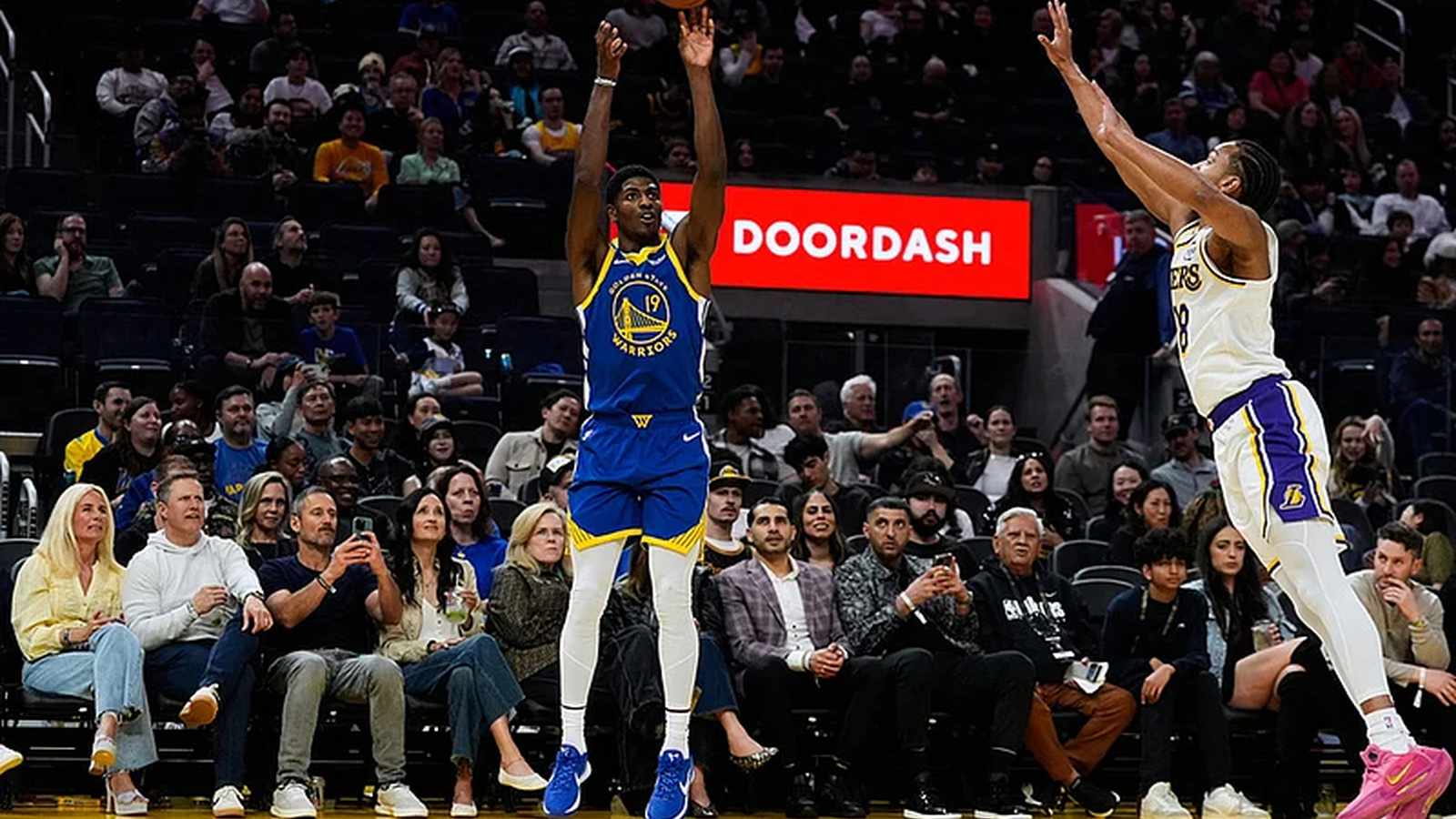 Basketball players from Golden State Warriors and Los Angeles Lakers competing during a game